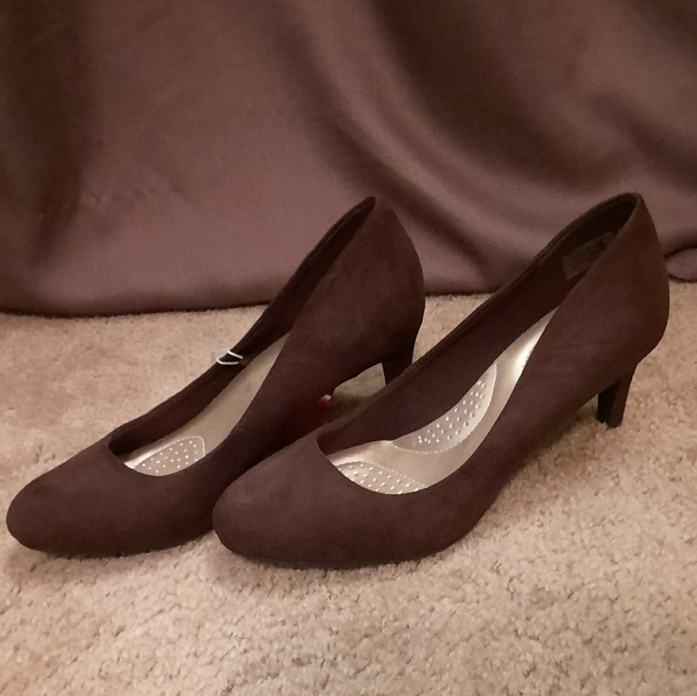 Dexflex brown heels. Sz 7 Brand new